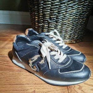 Used-Coach Sneaker, in great condition:)